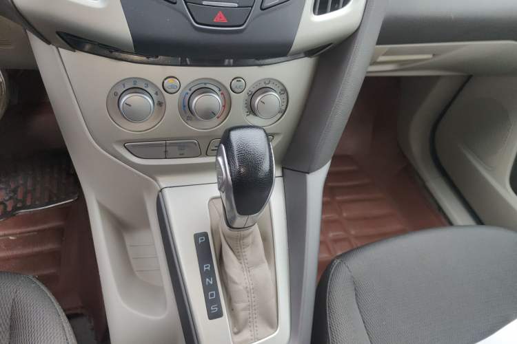 Used Ford Focus 2012 Sedan 1.6L Automatic Comfort Model Gear Lever