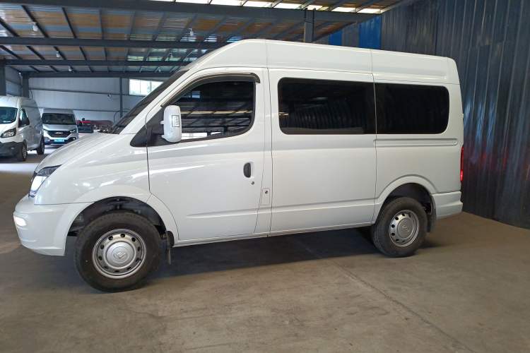 Used SAIC MAXUS Xintu V80 2023 2.0T Manual Classic Aoyuntong Power Version Short Wheelbase Mid-Height 5/6-Seater