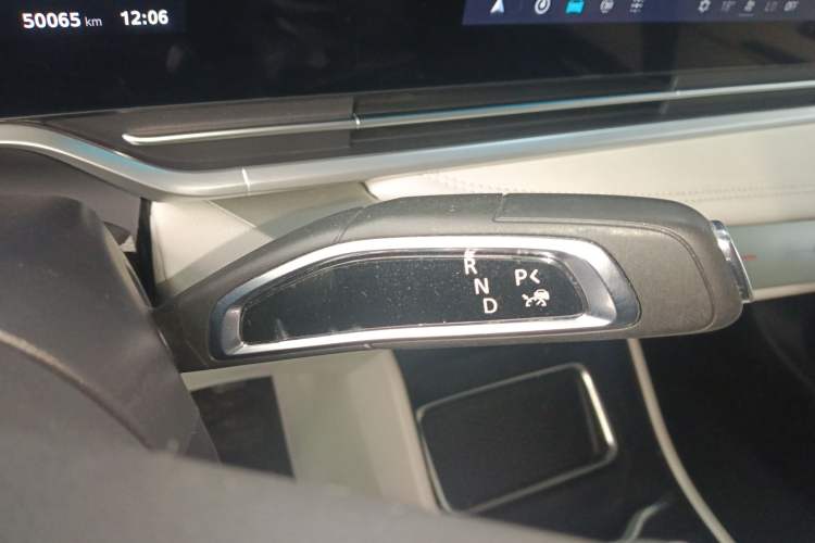 Used SAIC MAXUS Dajia 9 2024 Super Hybrid Ultra-Long Range Forest Edition 7-Seater Gear Lever