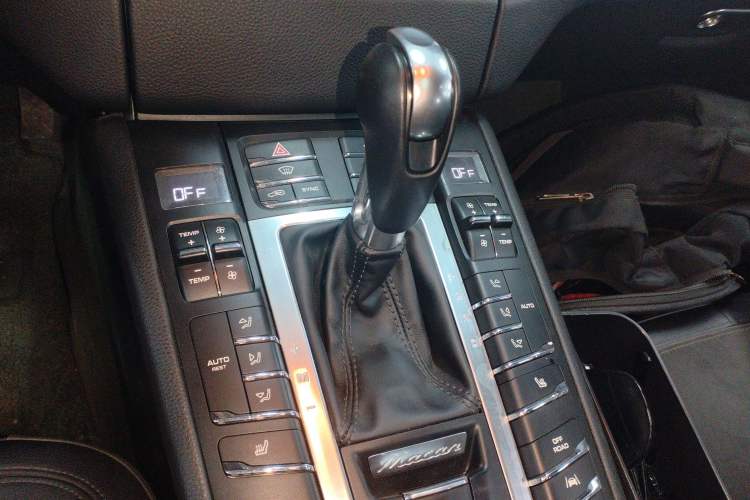 Used Porsche Macan 2017 Macan 2.0T Gear Lever