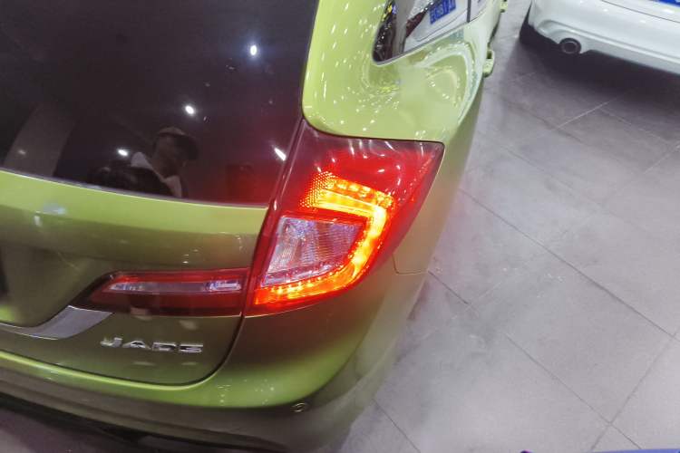 Used Honda Jade 2014 1.8L Automatic Comfort Elite Version 5 Seats
