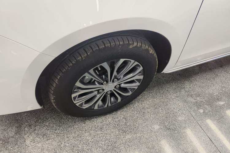 Used Buick GL8 2023 Facelifted Land Cruiser Executive Luxury Version Left Front Wheel Hub