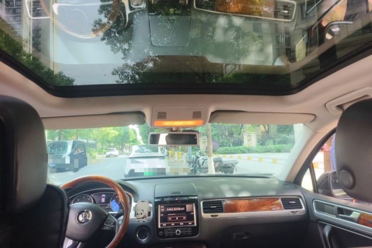 Used Volkswagen Touareg 2011 3.0 TDI Diesel High-End Model Headliner