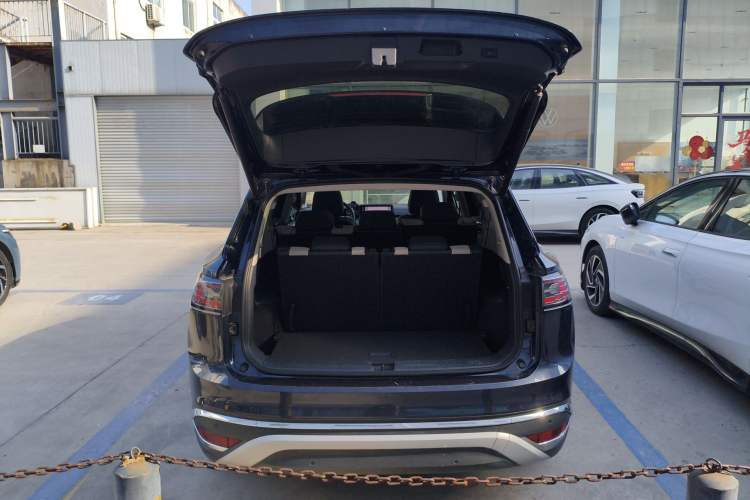 Used Volkswagen ID.6 CROZZ 2021 Long-Range PRO Edition Trunk