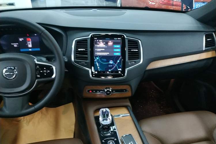 Used Volvo XC90 2023 B5 SmartDrive Luxury Edition 5 Seats Audio And AC Panel