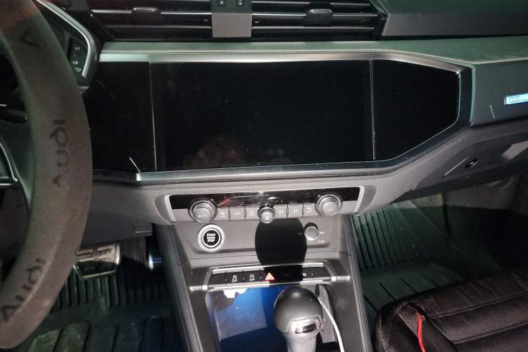 Used Audi Q3 2024 35 TFSI Fashion Dynamic Edition Audio And AC Panel