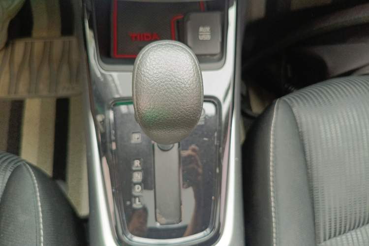 Used Nissan Tiida 2016 1.6L CVT Cool Dynamic Edition Gear Lever