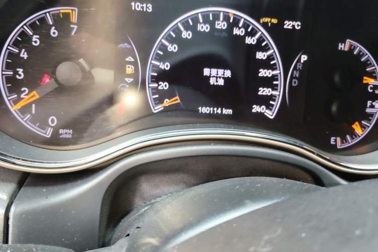 Used Jeep Grand Cherokee 2016 3.0L Elite Navigation Edition Odometer Close Up