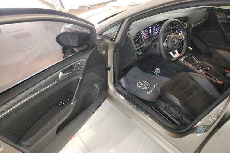 Used Volkswagen Golf 2018 230TSI Automatic Luxury Version Driver Seat