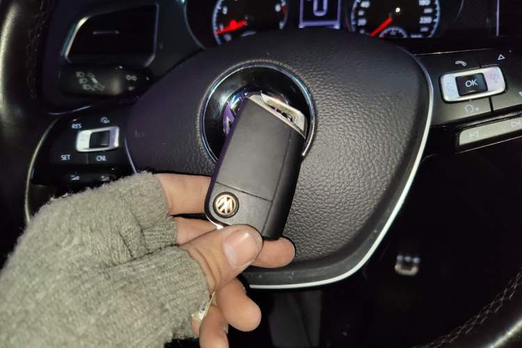 Used Volkswagen Golf Sportsvan 2016 230TSI Automatic Luxury Version Vehicle Key