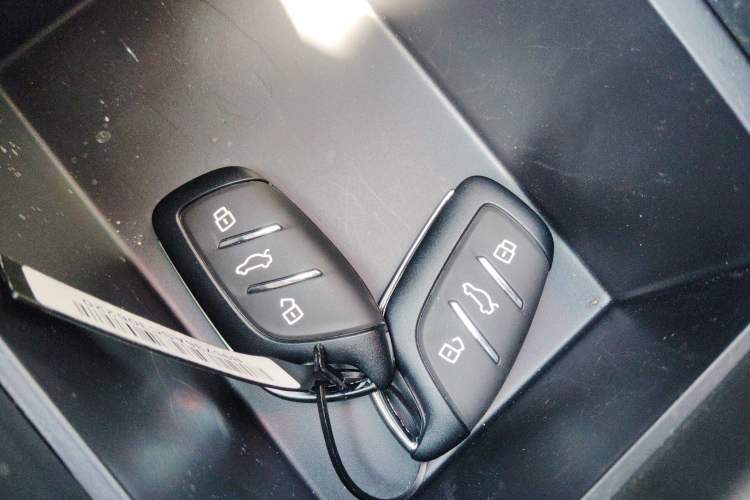 Used Roewe i5 2026 Model 1.5L CVT Luxury Version Vehicle Key