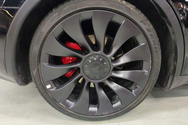 Used Tesla Model Y 2022 Performance High-Performance All-Wheel-Drive Version Right Rear Wheel Hub