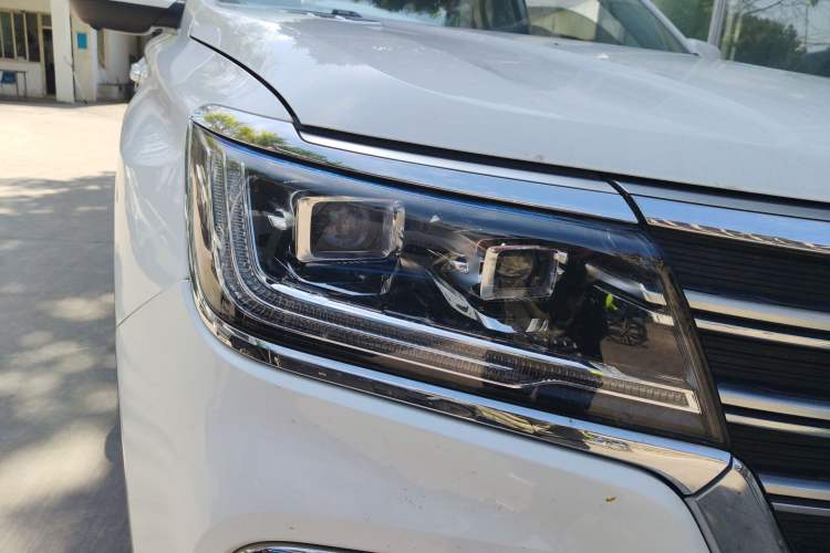 Used Roewe RX8 2018 30T Smart Connectivity Two-Wheel Drive Flagship Edition Exterior 6