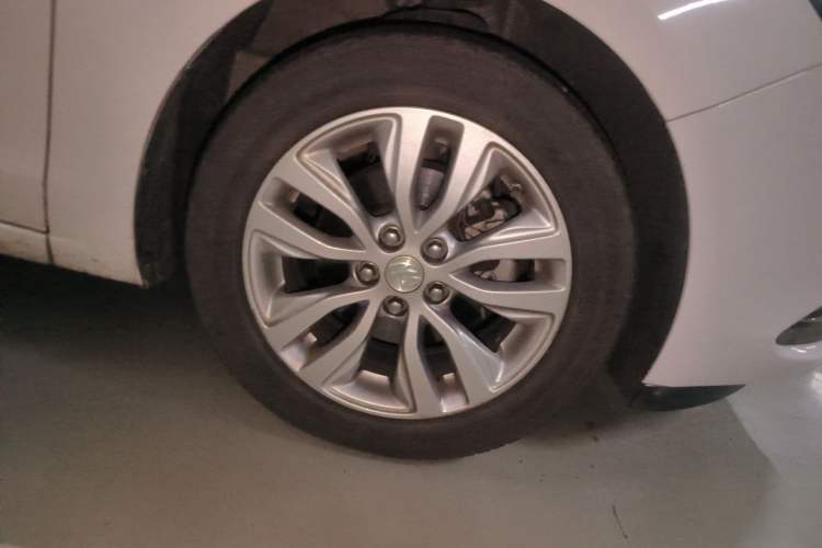 Used Buick GT 2021 Revised Version Flagship 1.5L Automatic Elite Edition Right Front Wheel Hub