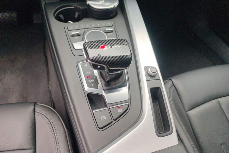 Used Audi A4L 2019 40 TFSI Fashion Edition China VI Emission Standard Gear Lever