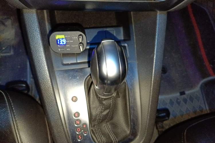 Used Volkswagen Sagitar 2014 Revised Version 1.6L Automatic Comfort Edition Gear Lever