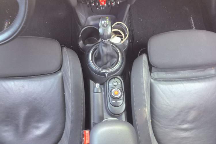 Used MINI 2016 1.5T COOPER Five-Door Edition Gear Lever