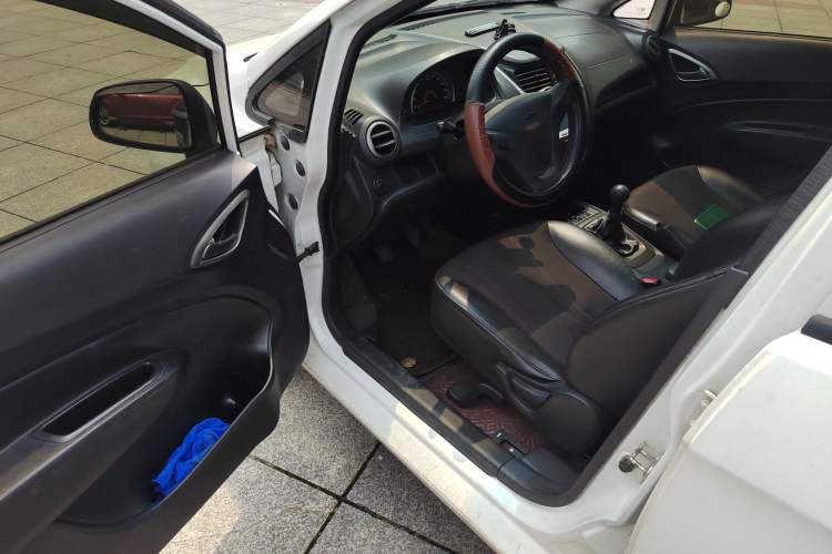 Used Chevrolet Sail 2013 Sedan 1.4L Manual Ideal Happiness Edition Driver Seat