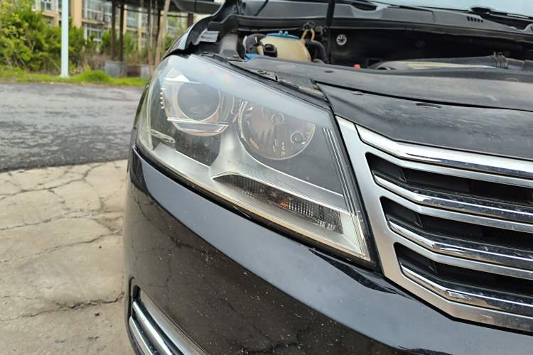 Used Volkswagen Magotan 2013 1.8TSI Comfort Model Right Front Headlight