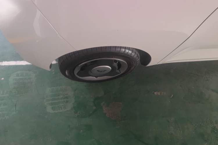 Used Wuling Hongguang MINIEV 2021 Macaron Fashion Model Lithium Iron Phosphate Left Front Wheel Hub