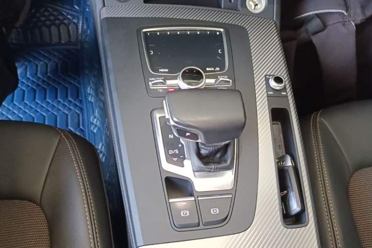 Ojetý Audi Q5L 2018 45 TFSI Prestige Fashion Edition China V Emission Standard
