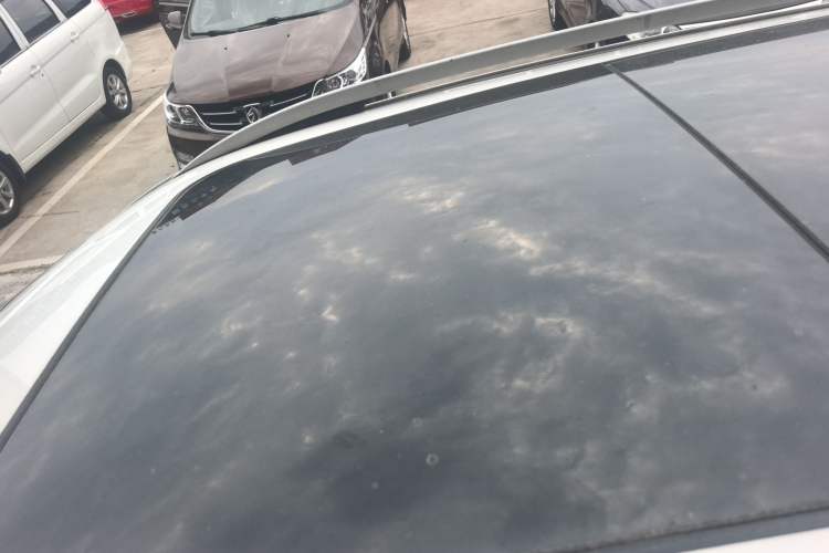 Used Zotye Domy X5 2017 Classic Edition 1.5T Manual Luxury Model Roof