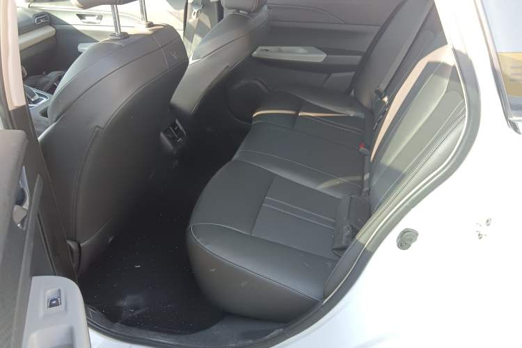 Used Dongfeng Aeolus E70 2023 500 Smart Edition Lithium Iron Phosphate 48.6 kWh 120 kW