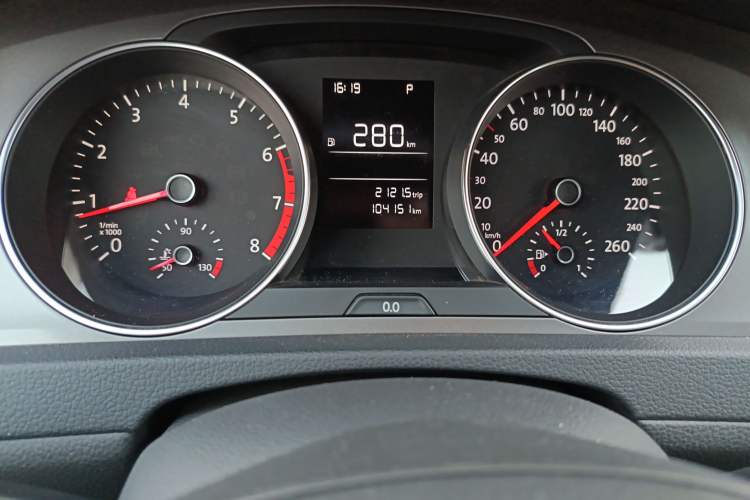 Used Volkswagen Golf 2014 1.6L Automatic Fashion Model Odometer Close Up