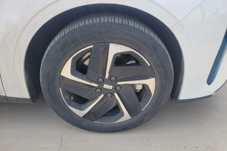 Used Geely Galaxy L6 2023 125km MAX
