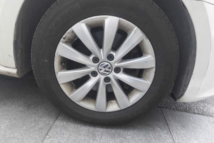 Used Volkswagen Passat 2013 1.8TSI DSG Prestige Edition Right Front Wheel Hub