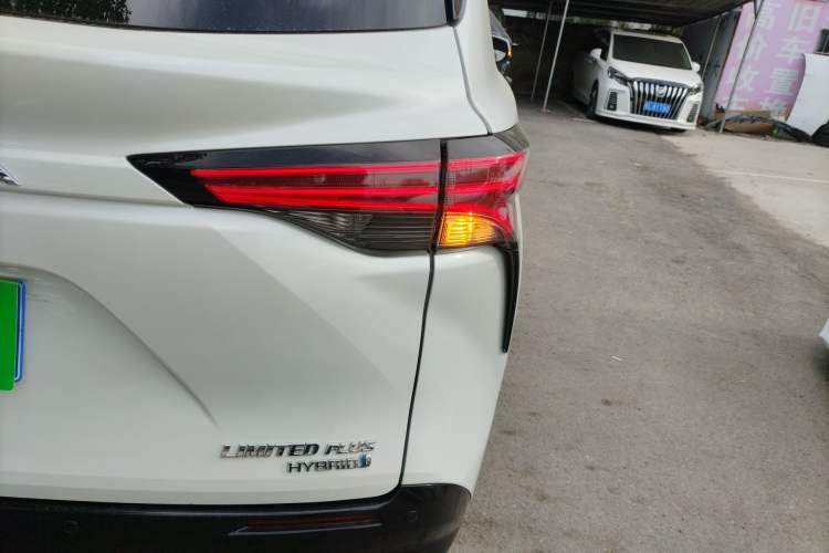 Used Toyota SIENNA 2021 2.5L Hybrid Ultimate Edition Right Rear Taillight