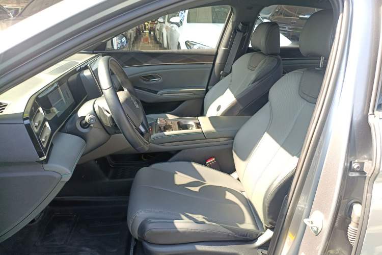 Used BYD Qin L 2025 DM-i Smart Drive 120KM Superior Model
