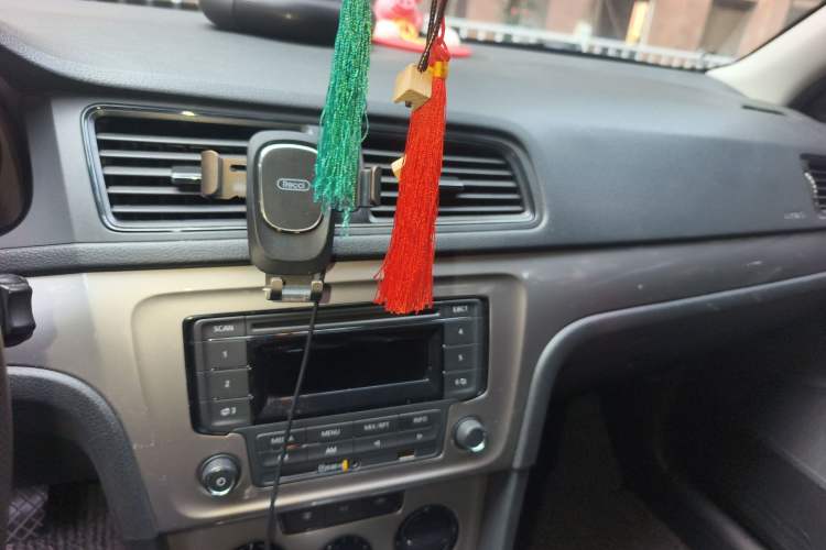 Used Volkswagen Gran Lavida 2013 1.6L Automatic Fashion Model