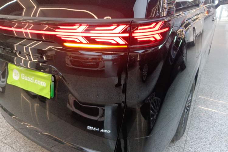 Used Denza D9 2022 DM-i 970 Four-Wheel Drive Flagship Model
