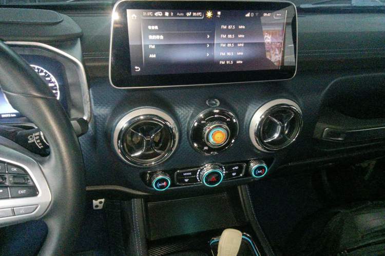 Used BAIC Off-Road BJ40 2021 2.0D Automatic Four-Wheel Drive Blade Hero Edition Adventurer Type Audio And AC Panel