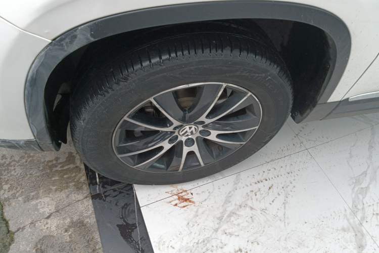 Used Volkswagen Tiguan 2016 300TSI Automatic Two-Wheel Drive Luxury Edition Left Front Wheel Hub