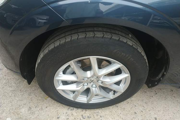 Used Volvo XC60 2021 T5 4x4 Smart Luxury Edition Left Front Wheel Hub