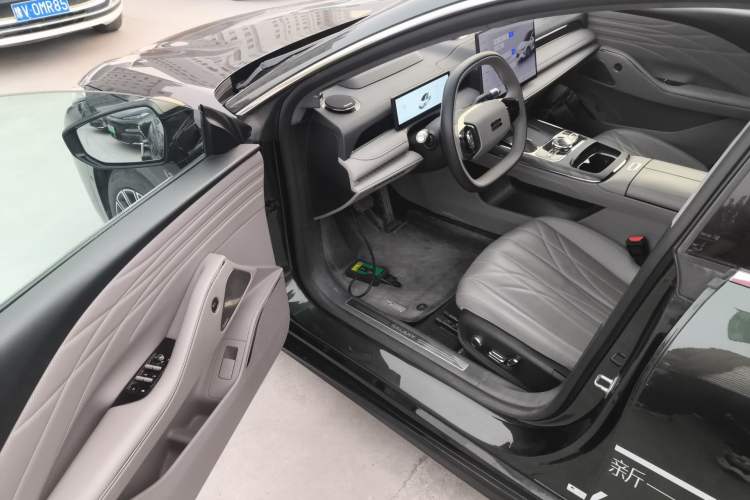 Used Geely Galaxy 8 2025 130km EM-P Starship Edition
