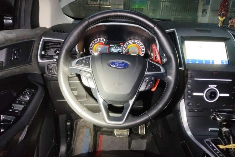 Used Ford Edge 2015 2.0T GTDi Four-Wheel Drive Prestige Model Steering Wheel