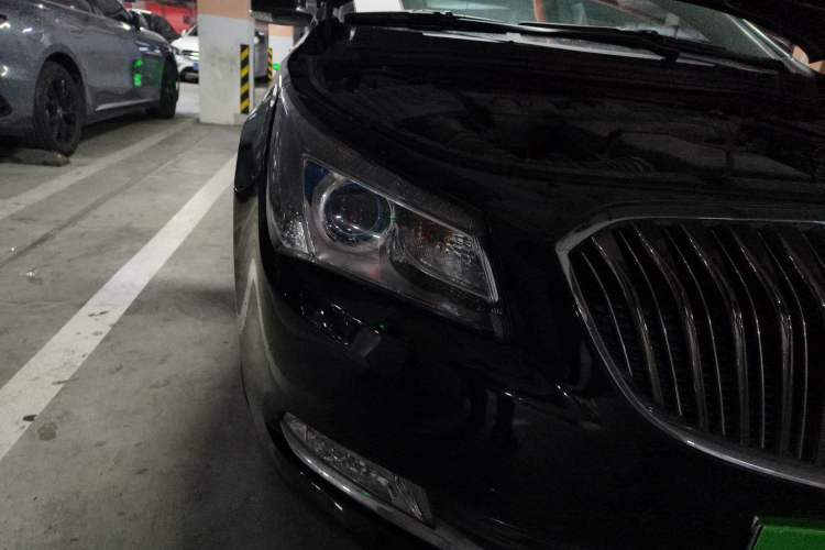 Used Buick LaCrosse 2013 2.4L SIDI Elite Comfort Version Right Front Headlight