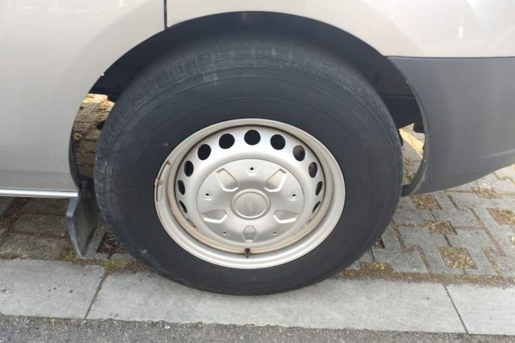 Used Ford Transit 2019 2.0T Diesel Multi-Purpose Commercial Vehicle Mid-Drive Mid-Roof 6-Seater China VI Standard
