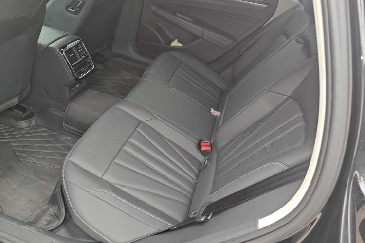 Used Volkswagen Passat 2025 Outstanding Model 380TSI Starry Dragon Edition Left Rear Seat
