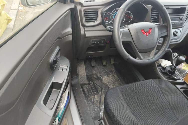 Used Wuling Hongguang V 2022 1.5L Jingqu Version Hydraulic Power Steering LAR