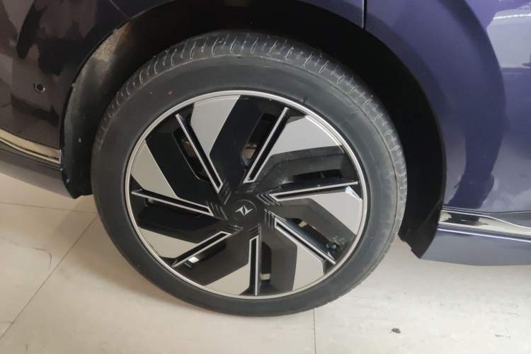 Used Dongfeng eπ eπ008 2024 636Max All-Electric Version 6 Seats
