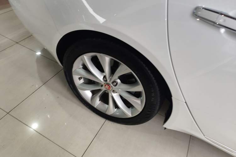 Used Jaguar XFL 2019 XFL 2.0T 250 PS Two-Wheel-Drive Luxury Edition
