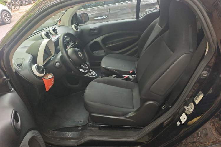 Used smart fortwo 2015 1.0L 52 kW hardtop Dynamic version Left Front Seat