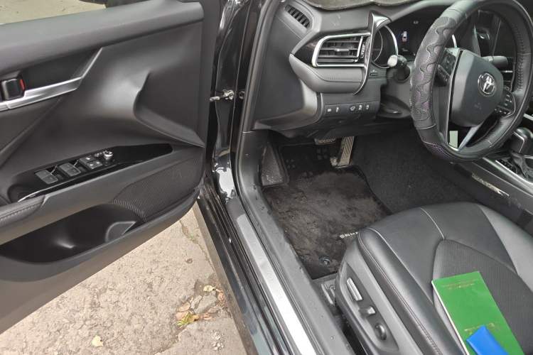 Used Toyota Camry 2021 2.0G Luxury Edition
