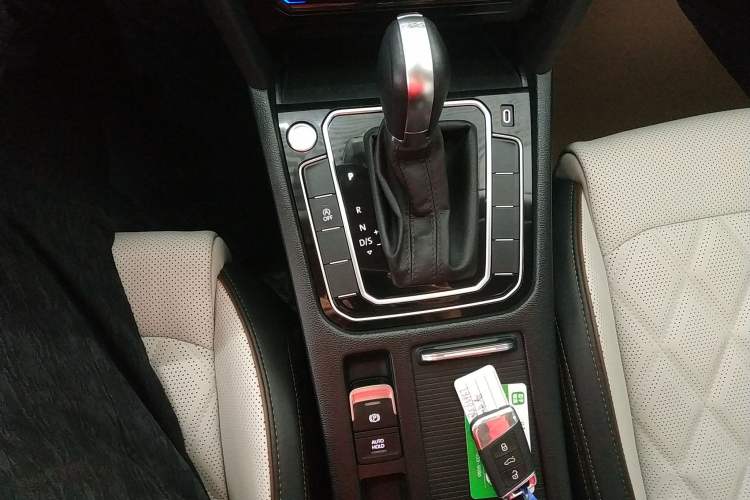 Used Volkswagen Magotan 2023 2 Million Units Commemorative Edition 330TSI DSG Luxury Version Gear Lever