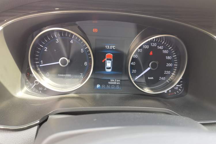 Used Hongqi H7 2018 2.0T Elite Edition Odometer Close Up