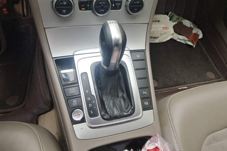 Used Volkswagen Magotan 2013 1.8TSI Prestige Model Gear Lever